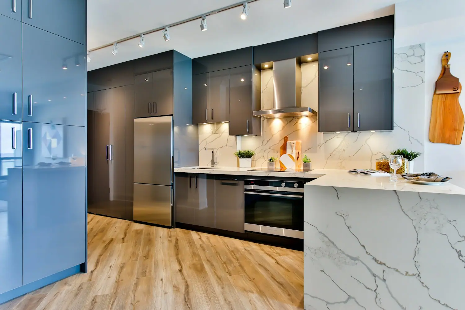 Contemporary fitted kitchen with grey cabinets and marble worktops